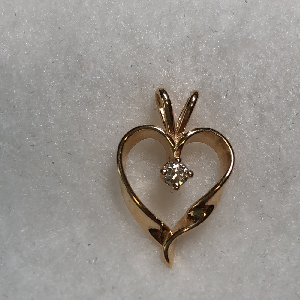 Gold and diamond heart pendant